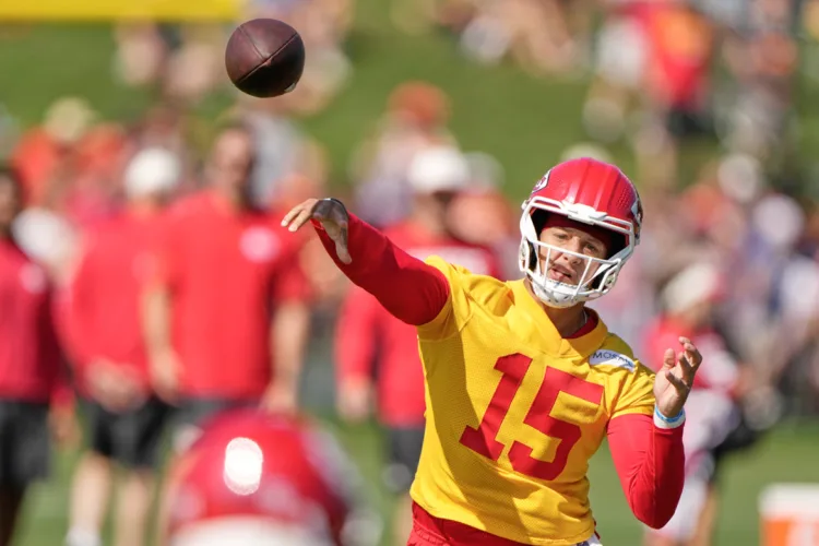 Mahomes may sit out entire preseason